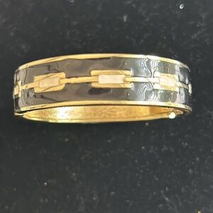 Black / White / Goldtone Shiny Enamel Metal Hinged Bangle Bracelet OSFM